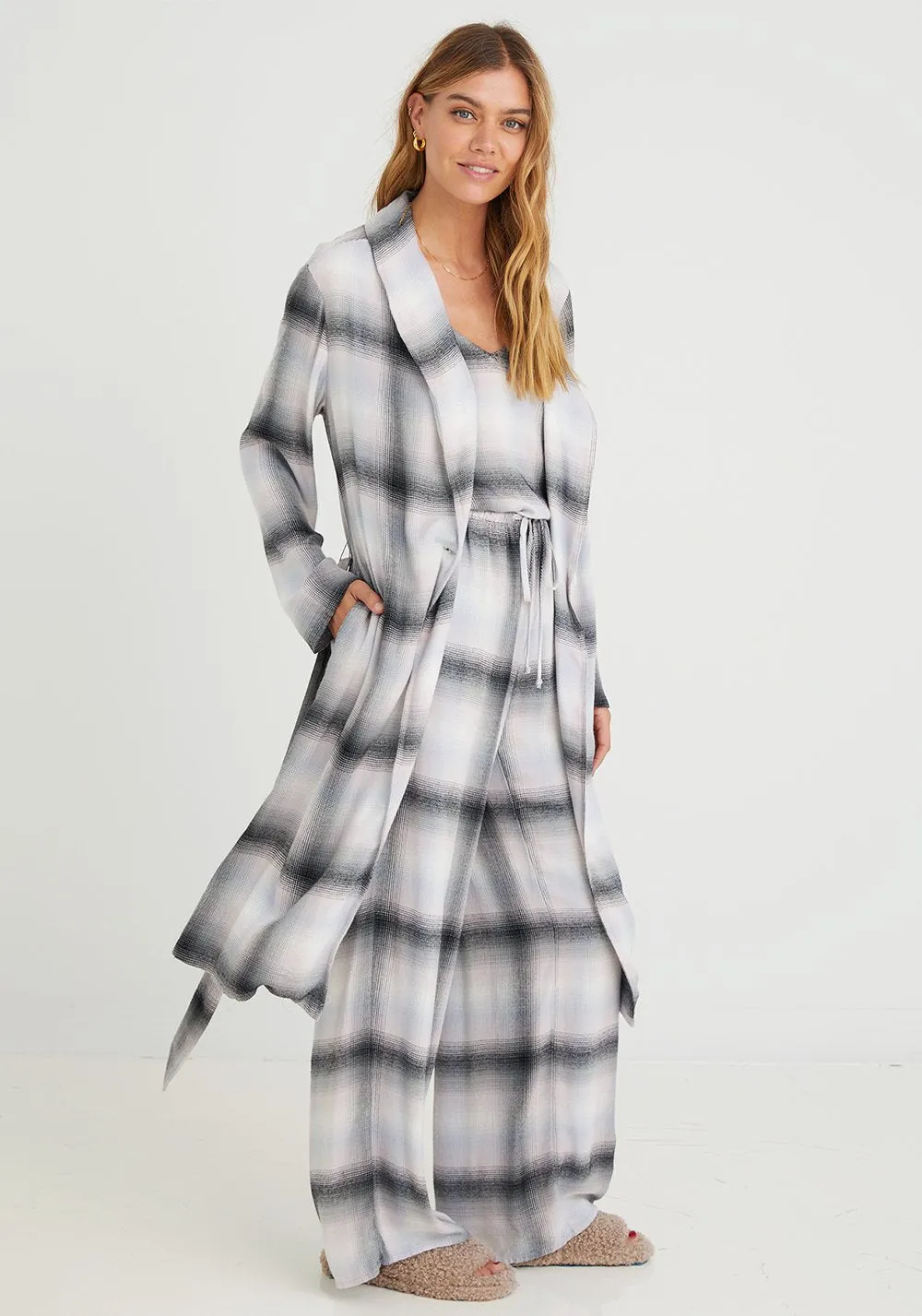 Bella Dahl - Long Sleeve Shawl Collar Robe in Lilac Ombre Plaid