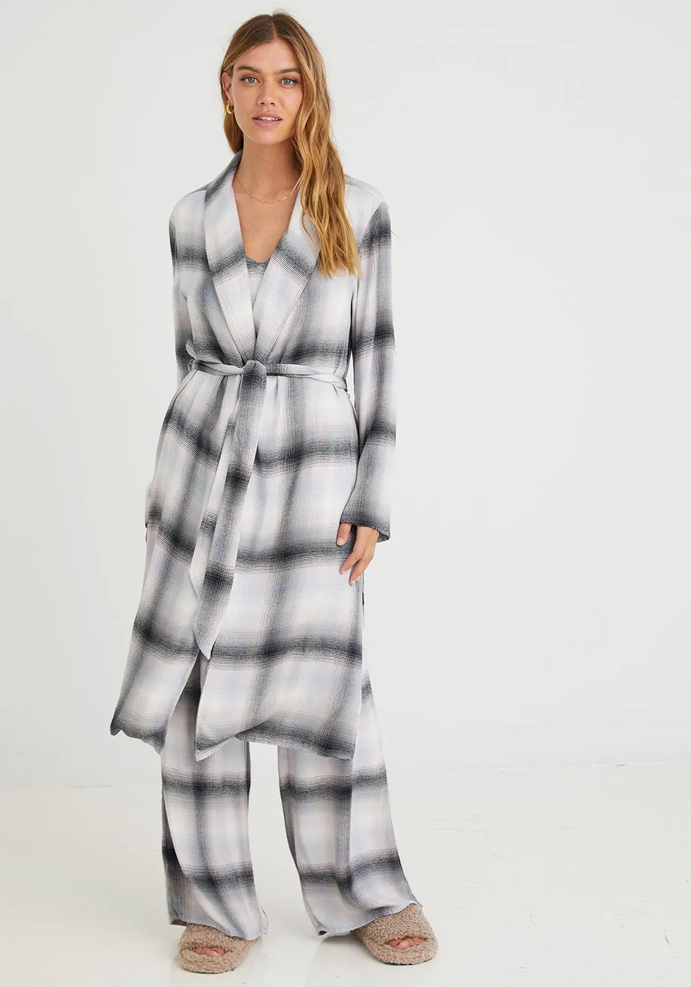 Bella Dahl - Long Sleeve Shawl Collar Robe in Lilac Ombre Plaid