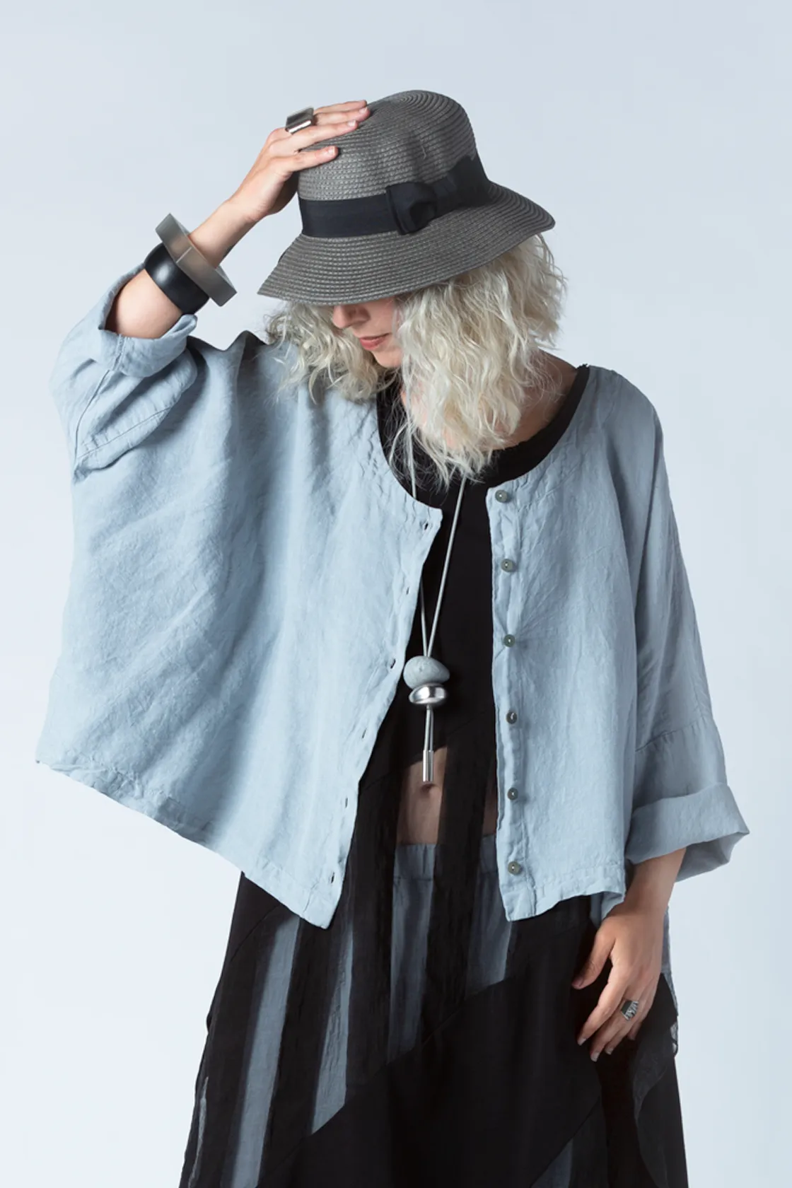 GRIZAS Crop Jacket in Light Grey Linen