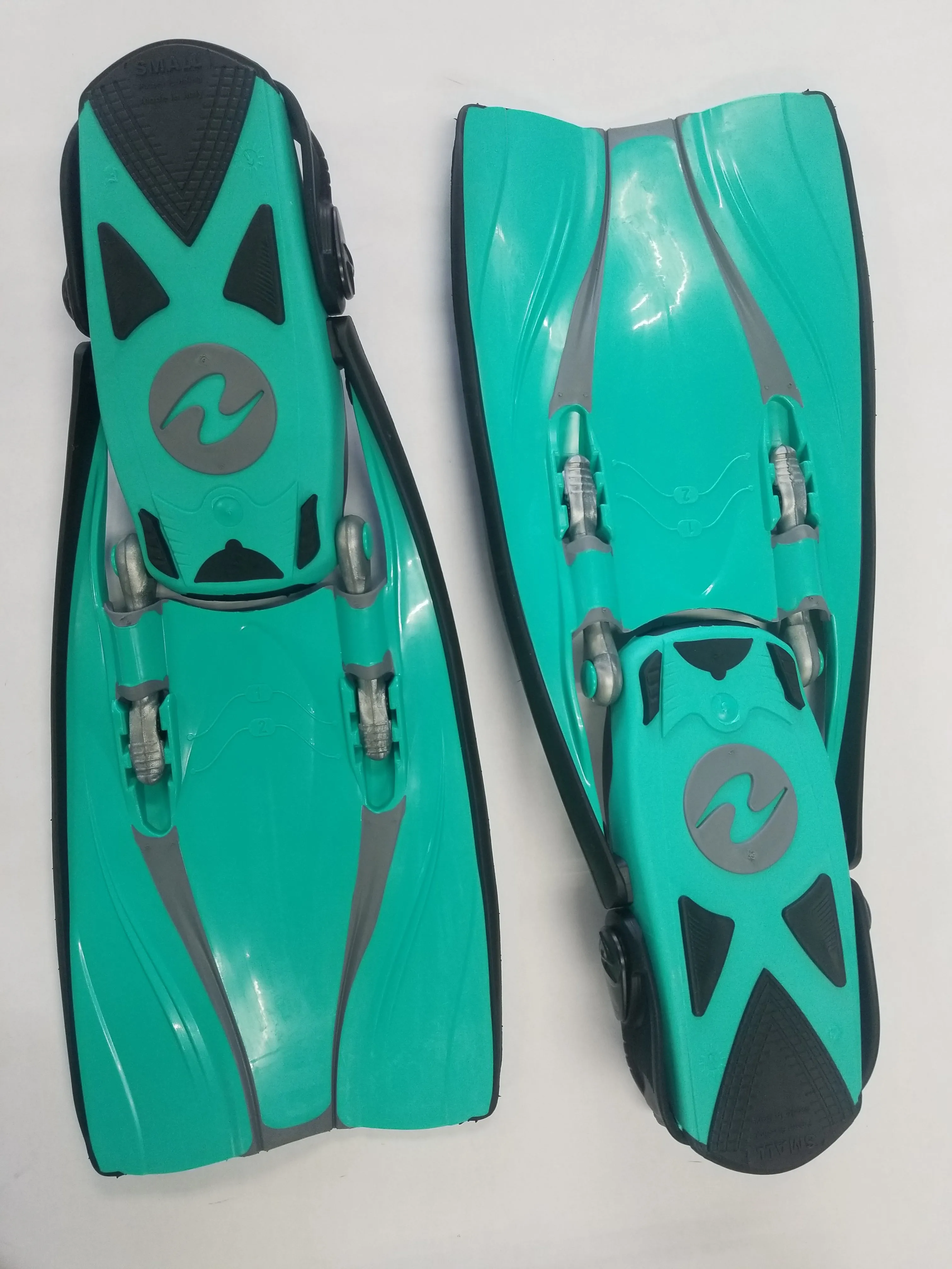 Open Box Aqua Lung HotShot Fins, Teal, Size: Small (5-7)