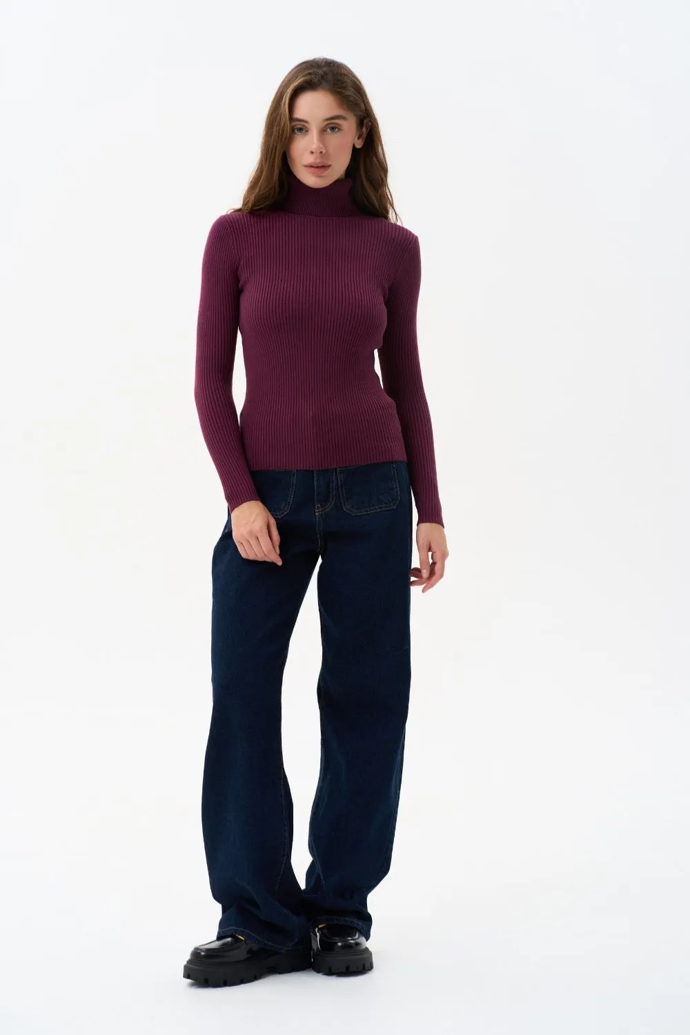 Ribbed turtleneck sweater in color red