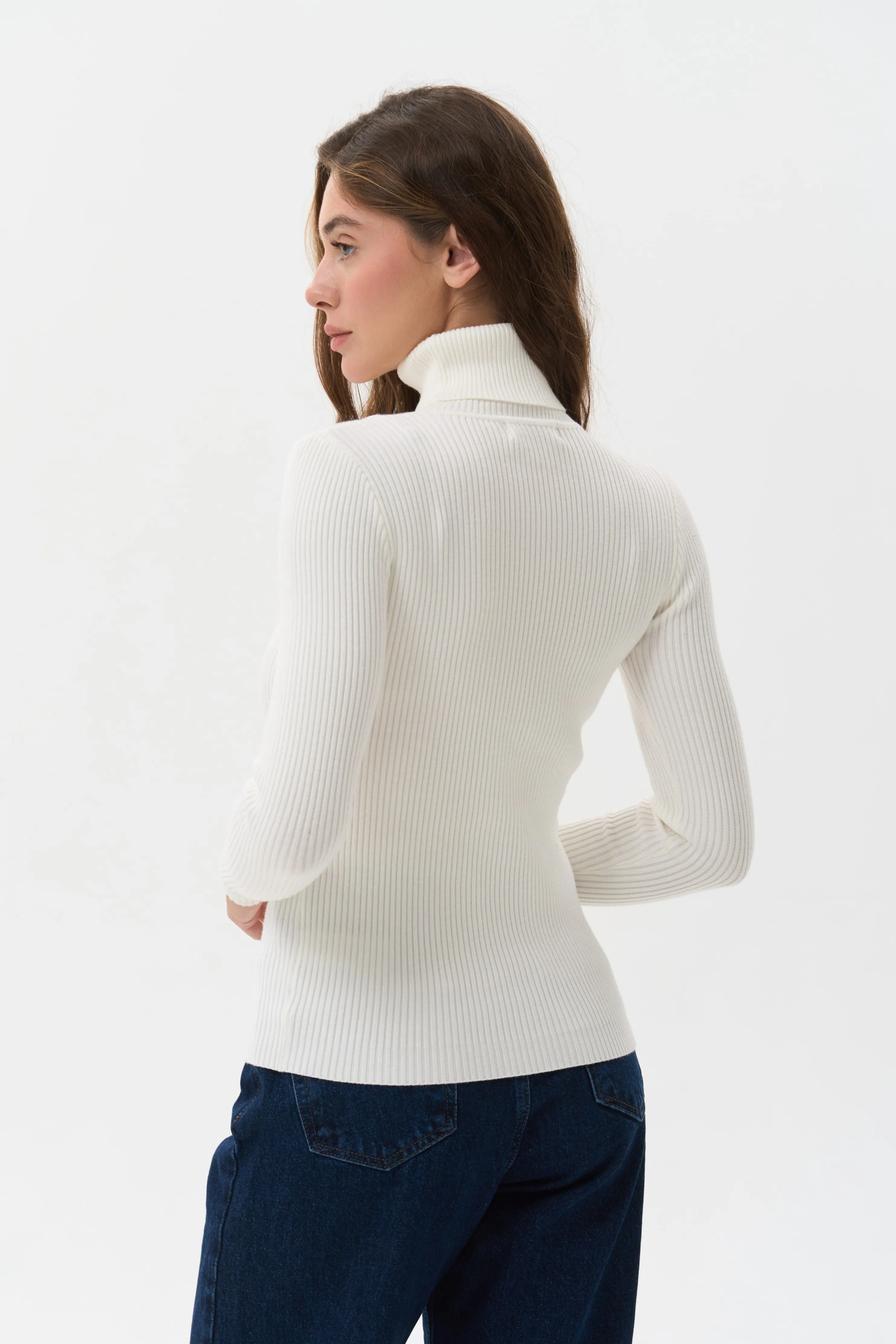 Ribbed turtleneck sweater in color white