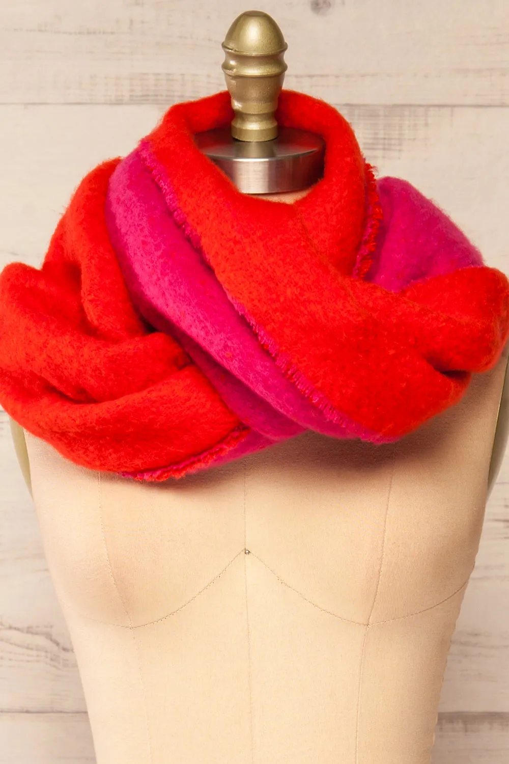 Tostado | Soft Fuzzy Knitted Pink & Red Scarf