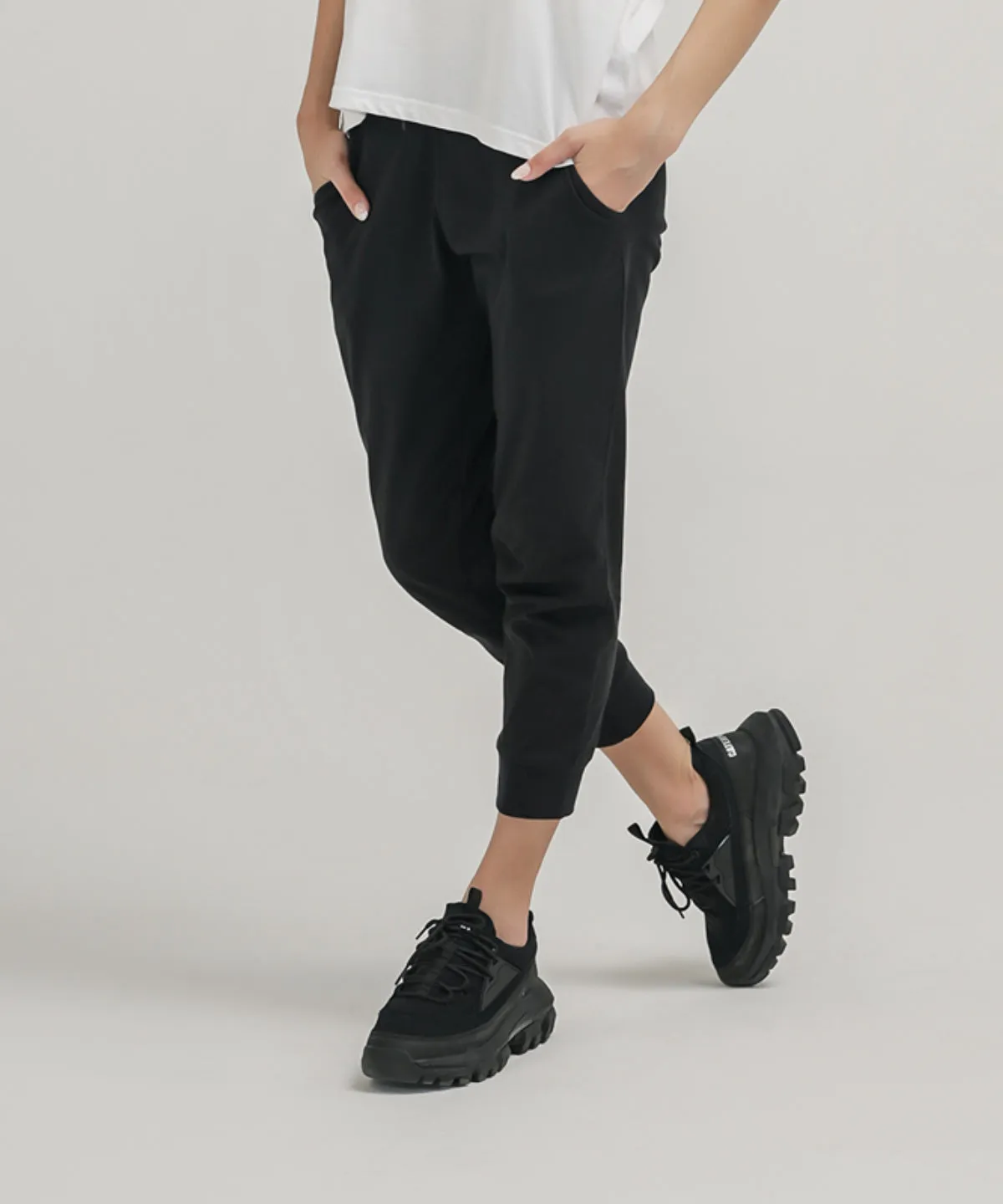 Women's Basic Cropped Joggers